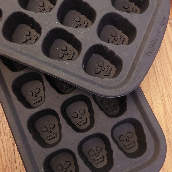 Lot Of 6 Black Silicone Halloween Ice Cube Trays Candals  (BAG C) - Picture 2 of 4